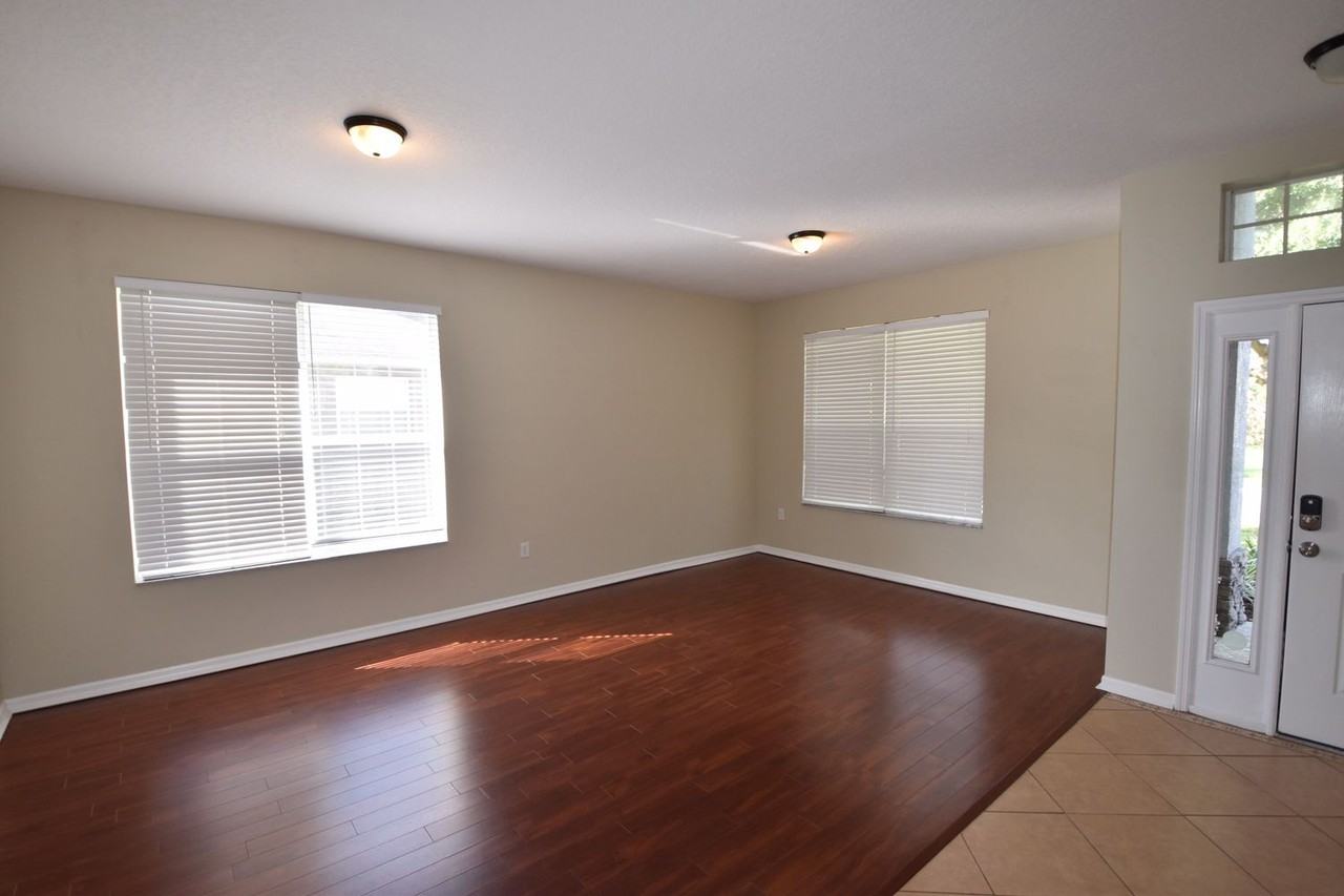 506 Woodford Dr - Photo 2 of 14