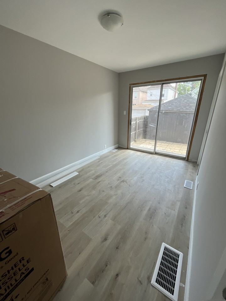 28 Kinrade Ave - Photo 6 of 12