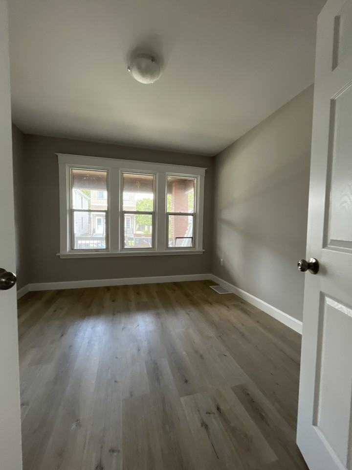 28 Kinrade Ave - Photo 5 of 12