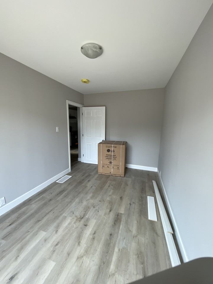 28 Kinrade Ave - Photo 7 of 12