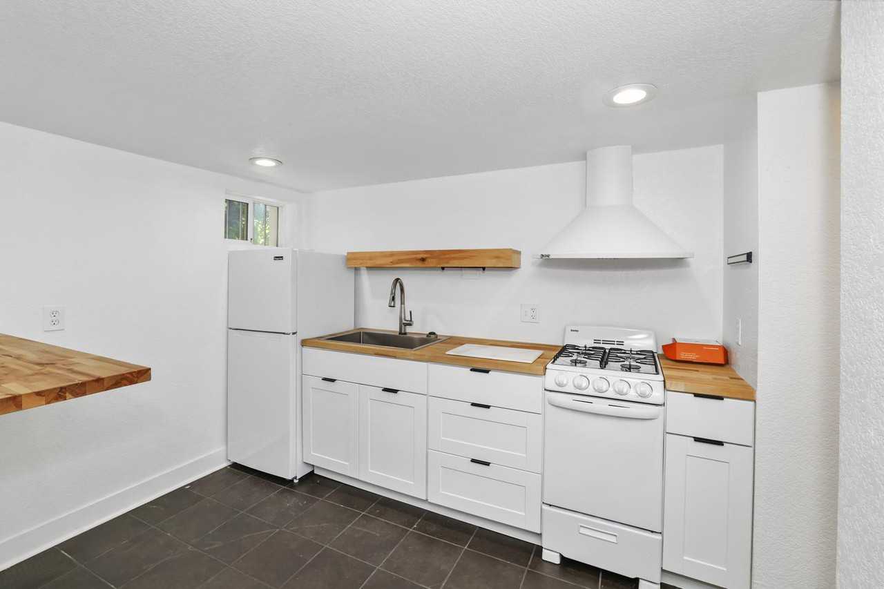 536 N Logan St - Photo 5 of 16