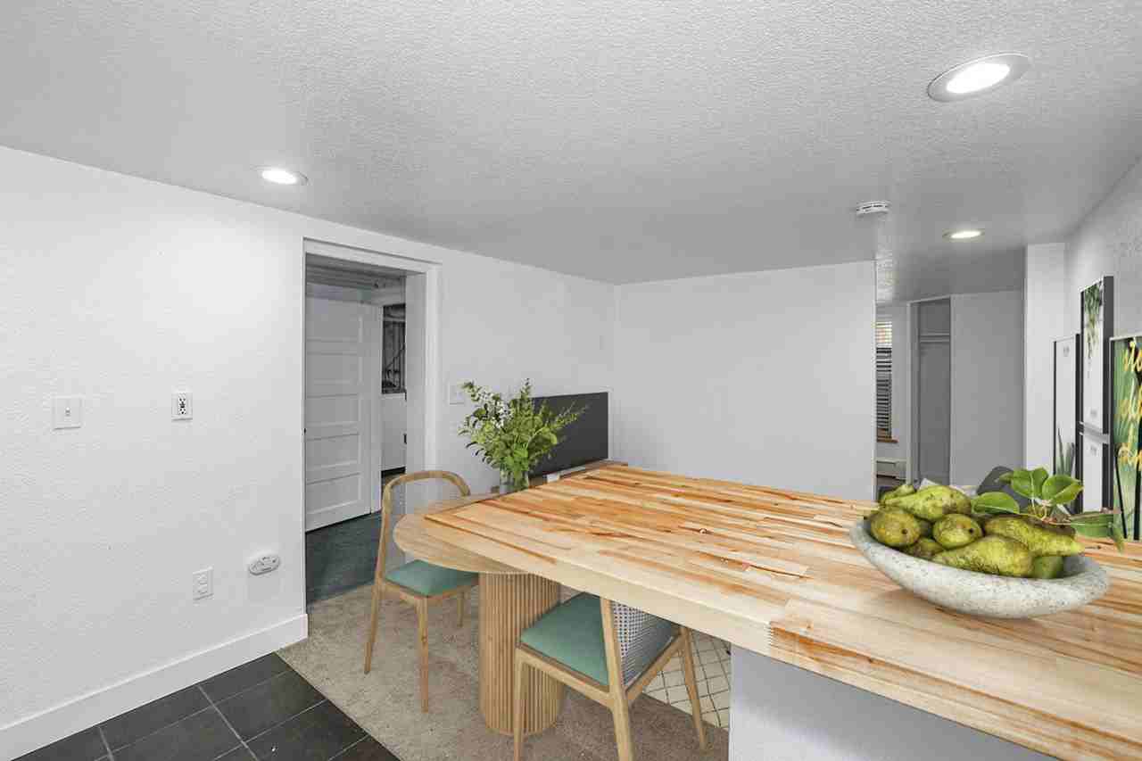 536 N Logan St - Photo 6 of 16
