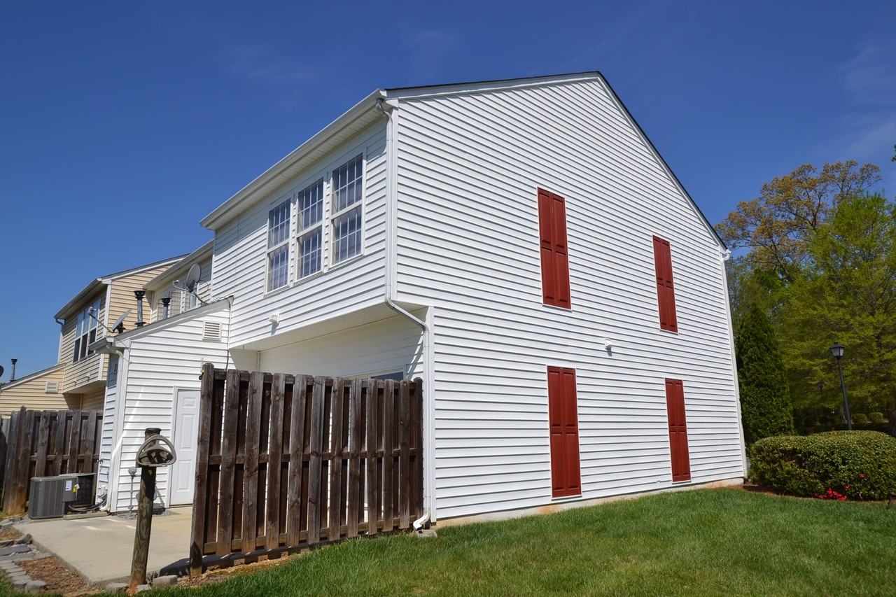 3920 Elizabeth Glen Way - Photo 2 of 12