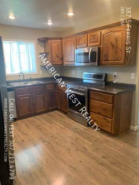 387 S Ferris St - Photo 3 of 16