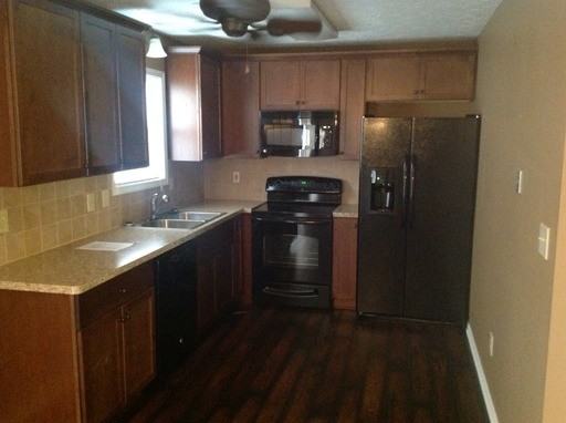 164 Trafalgar Ct NE - Photo 3 of 18