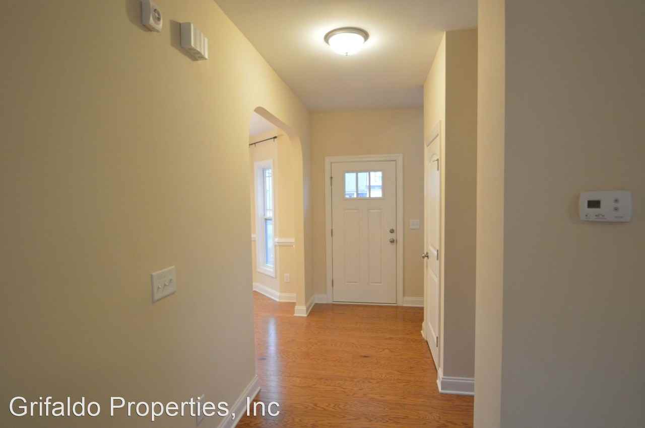 711 Oleander St - Photo 2 of 28