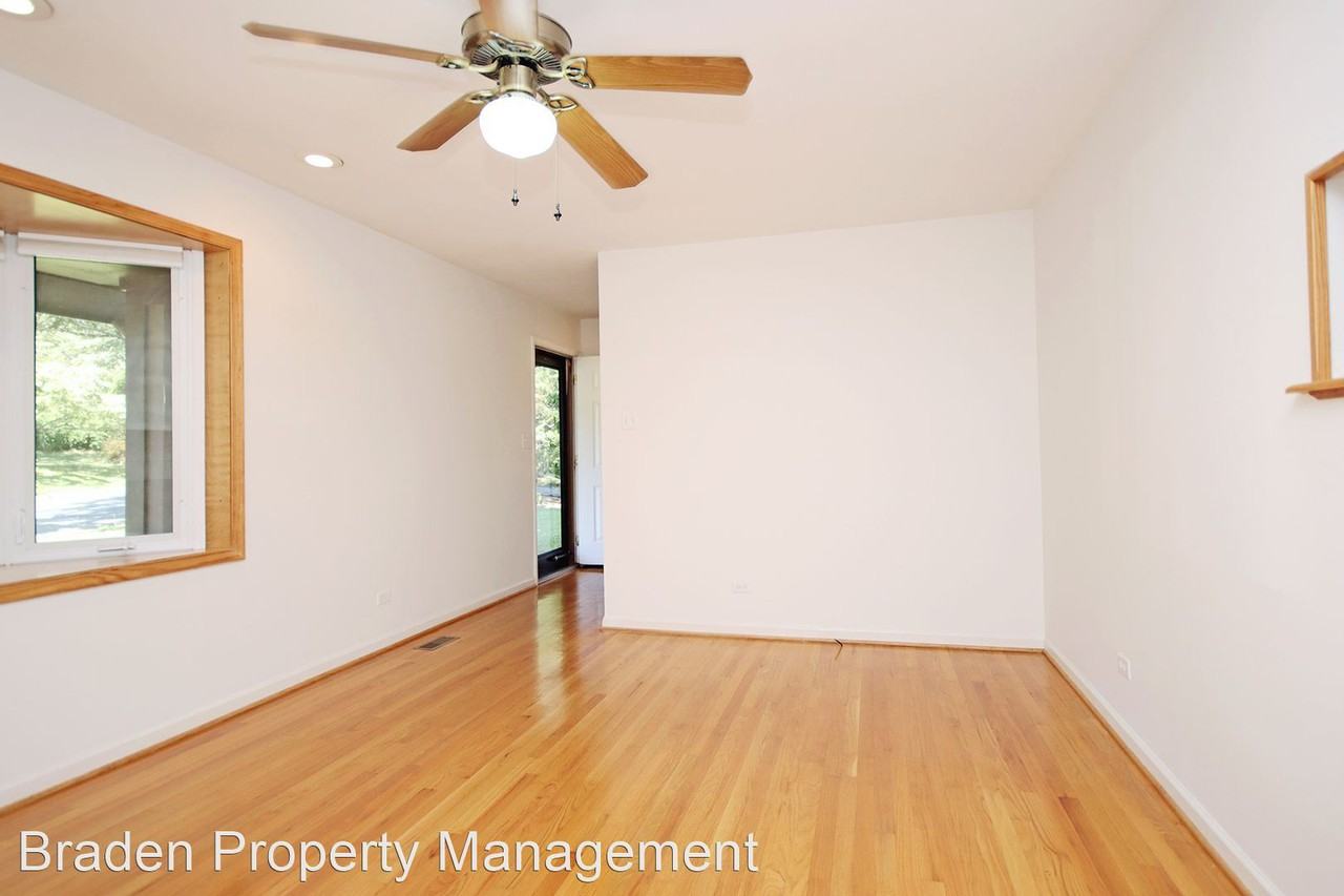 126 Commonwealth Cir - Photo 2 of 26