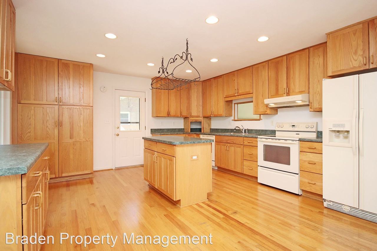 126 Commonwealth Cir - Photo 3 of 26