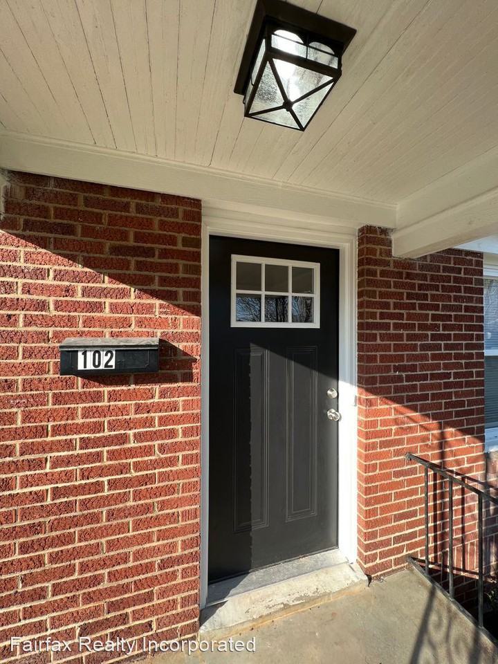 102 W. Summit Avenue - Photo 2 of 23