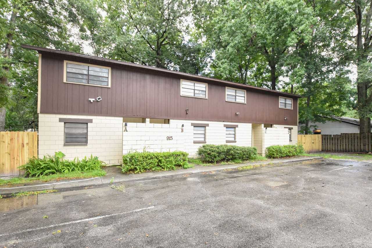 915 SW 61st Street - Photo 2 of 13