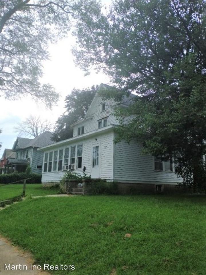 702 W Mullan Ave Apartments in Church Row Historic, Waterloo, IA 50701 Zumper