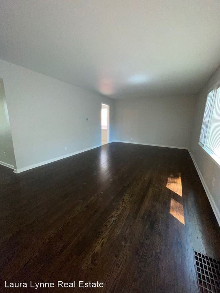 1824 E 69th Ter - Photo 2 of 10