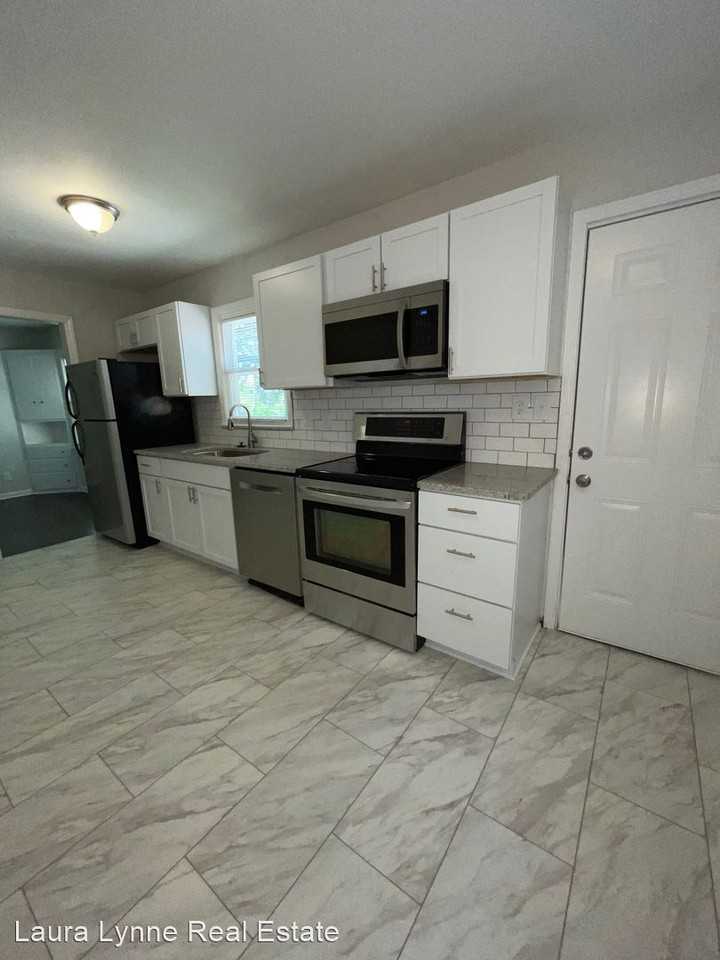 1824 E 69th Ter - Photo 3 of 10