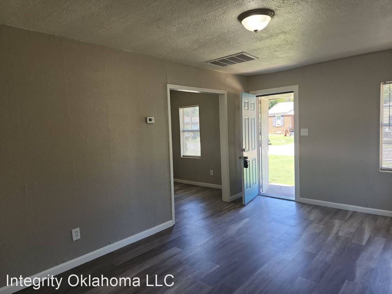 1204 Carverdale Dr - Photo 3 of 18