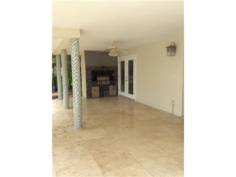 2807 Coral Shores Dr - Photo 2 of 15