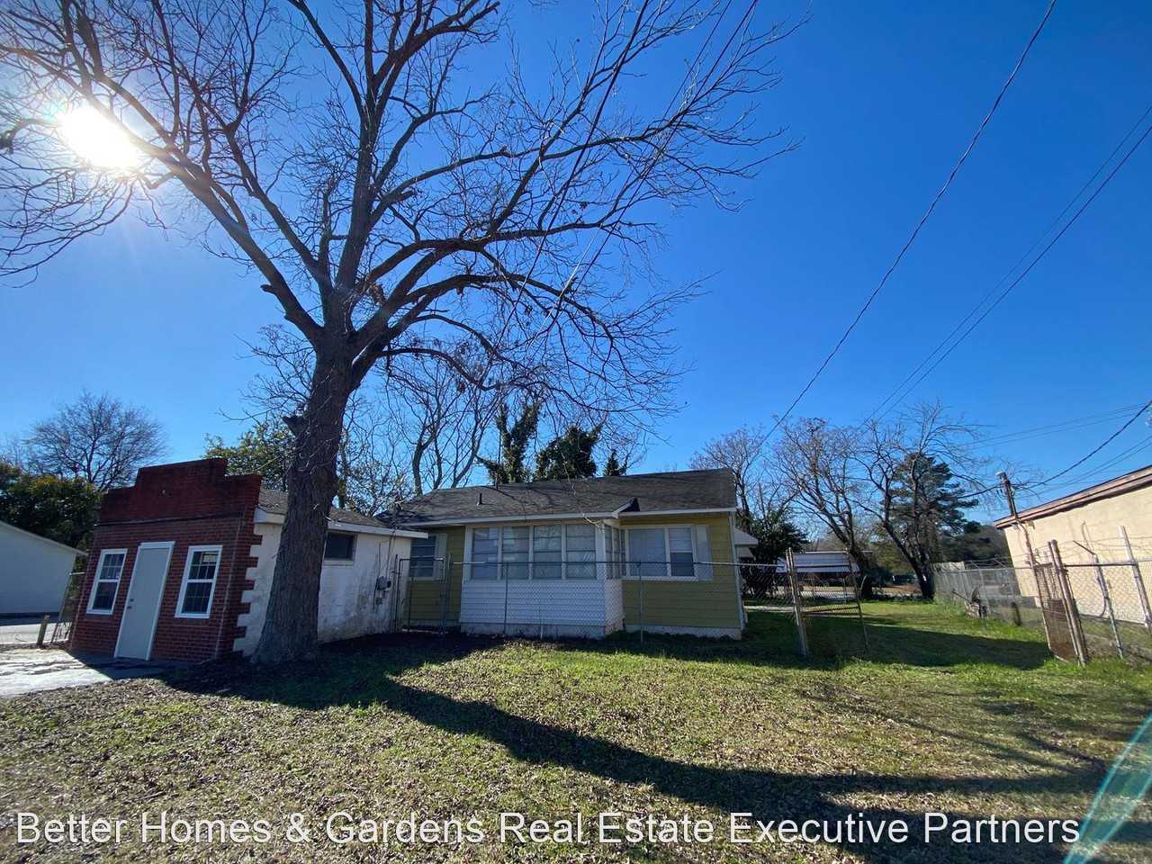 2902 Old Louisville Rd