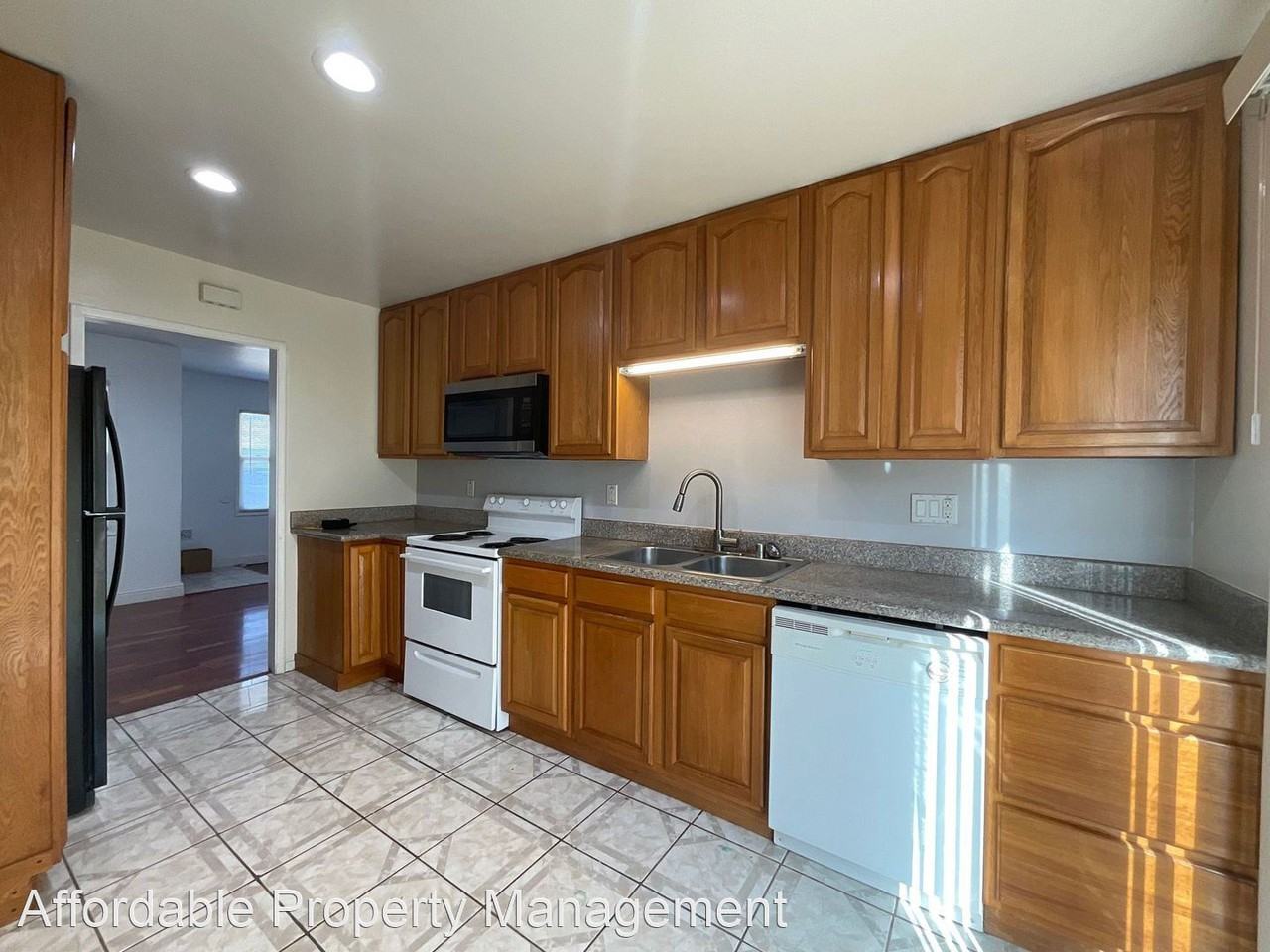 32264 Pulaski Dr - Photo 3 of 13