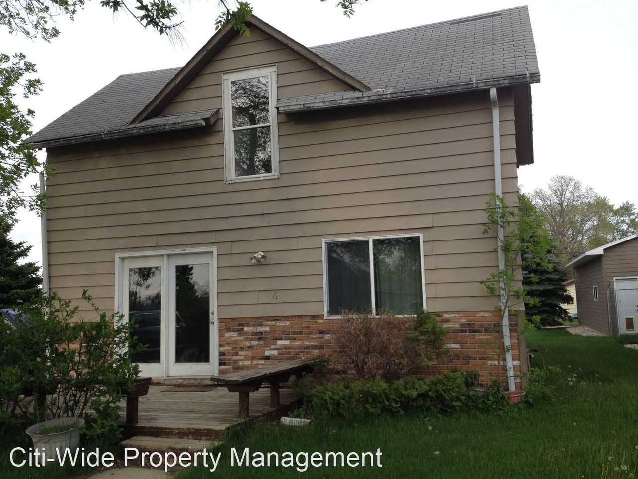 106 14th St Nw, Watertown, SD 57201 4 Bedroom Apartment for Rent
