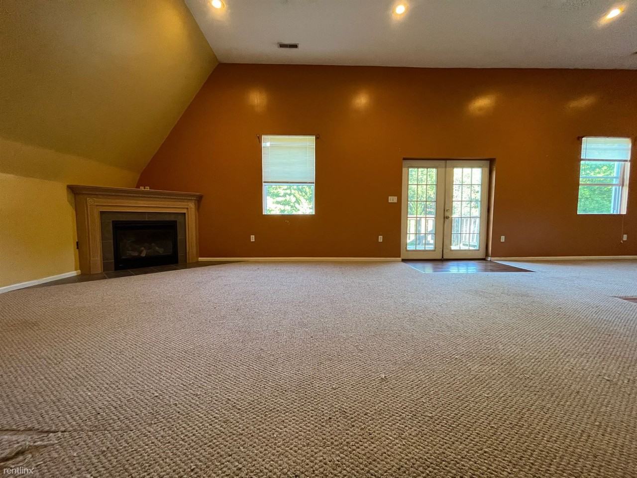 115 Pearl St - Photo 3 of 21