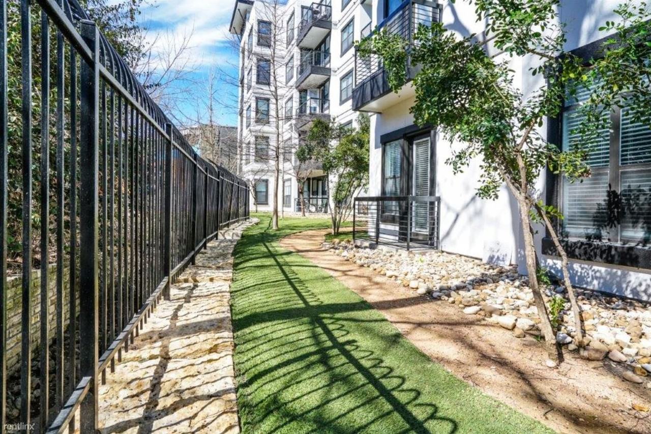 1003 Barton Springs Rd - Photo 3 of 30