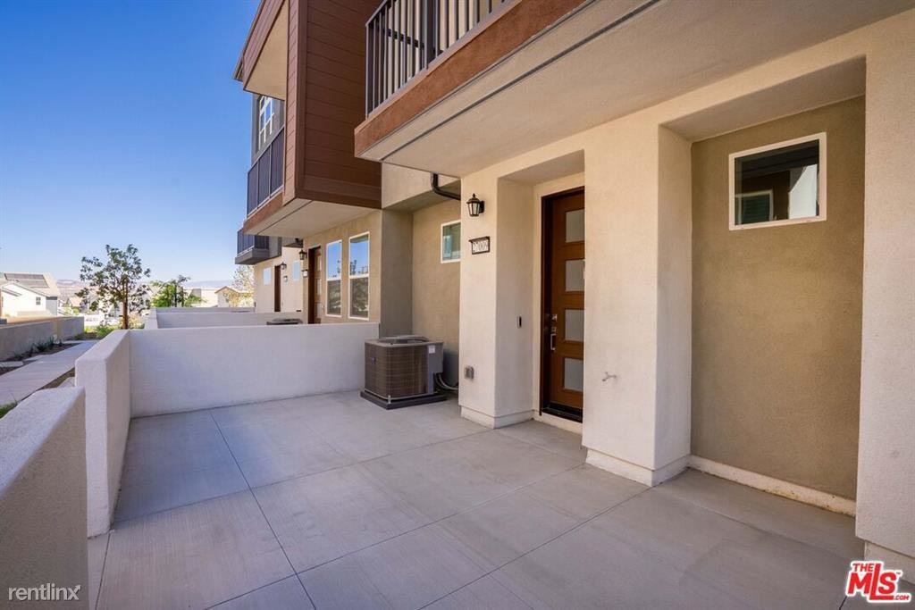 27009 Hummingbird Ln - Photo 2 of 10