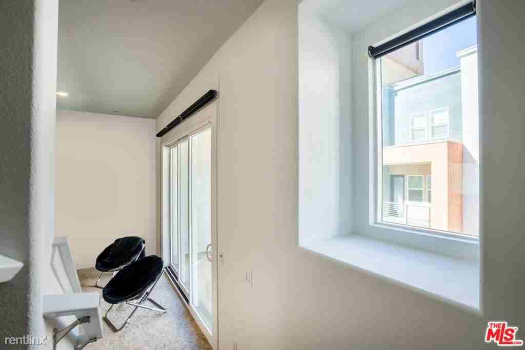 27009 Hummingbird Ln - Photo 3 of 10