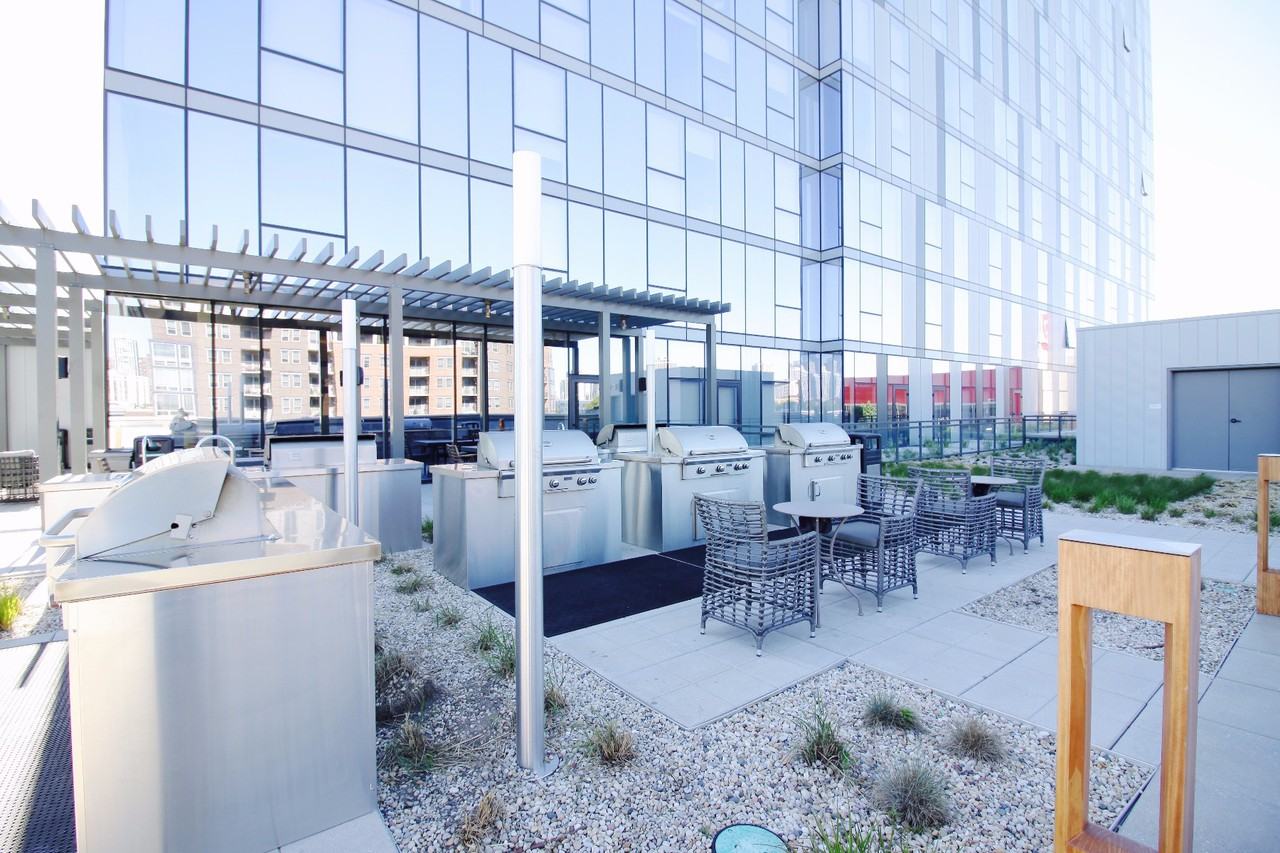 625 W Division St #1-1 - Photo 6 of 12