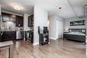 featured image of 71 W Hubbard St