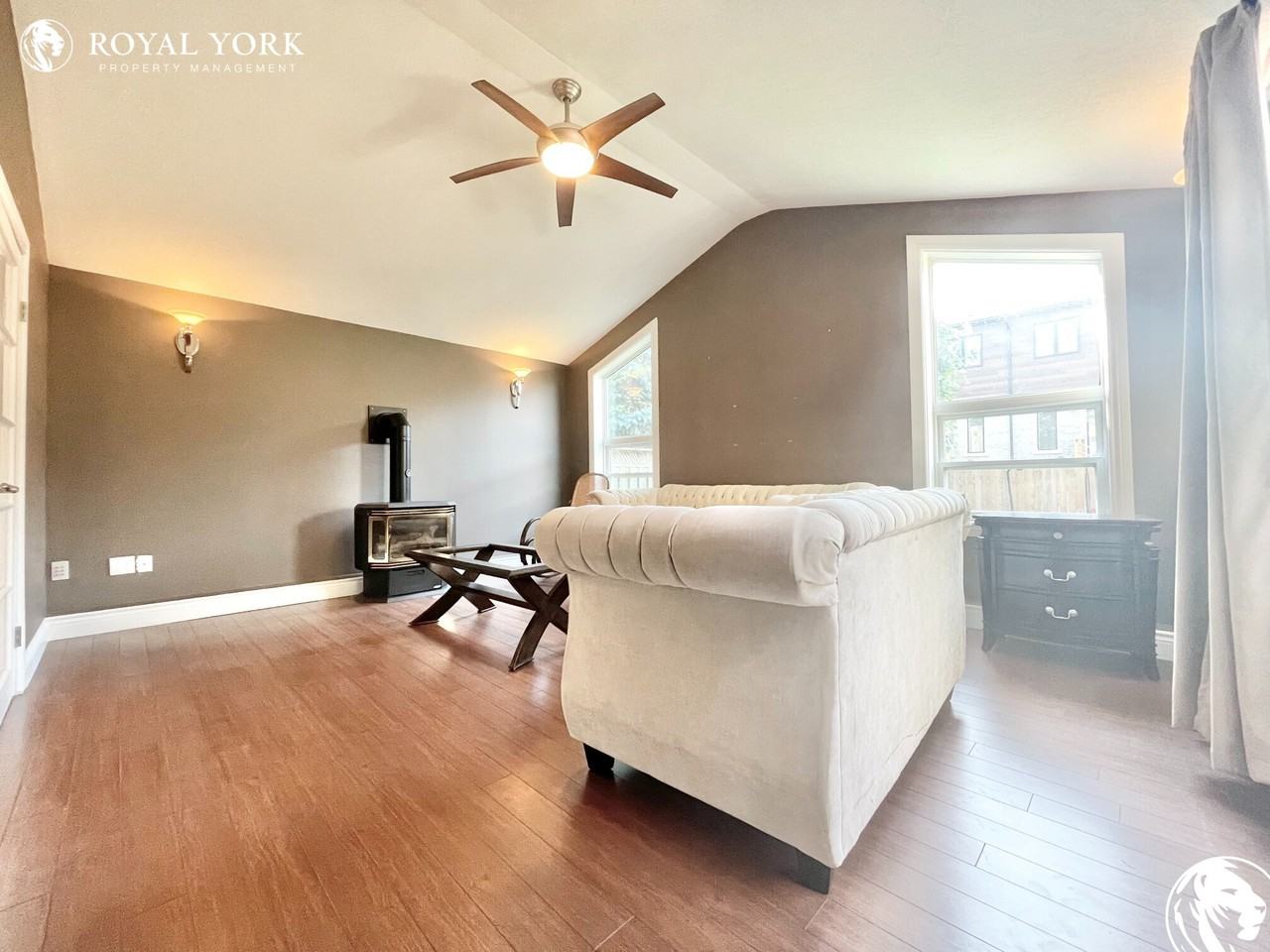 60 Endeavour Dr #2 - Photo 3 of 29