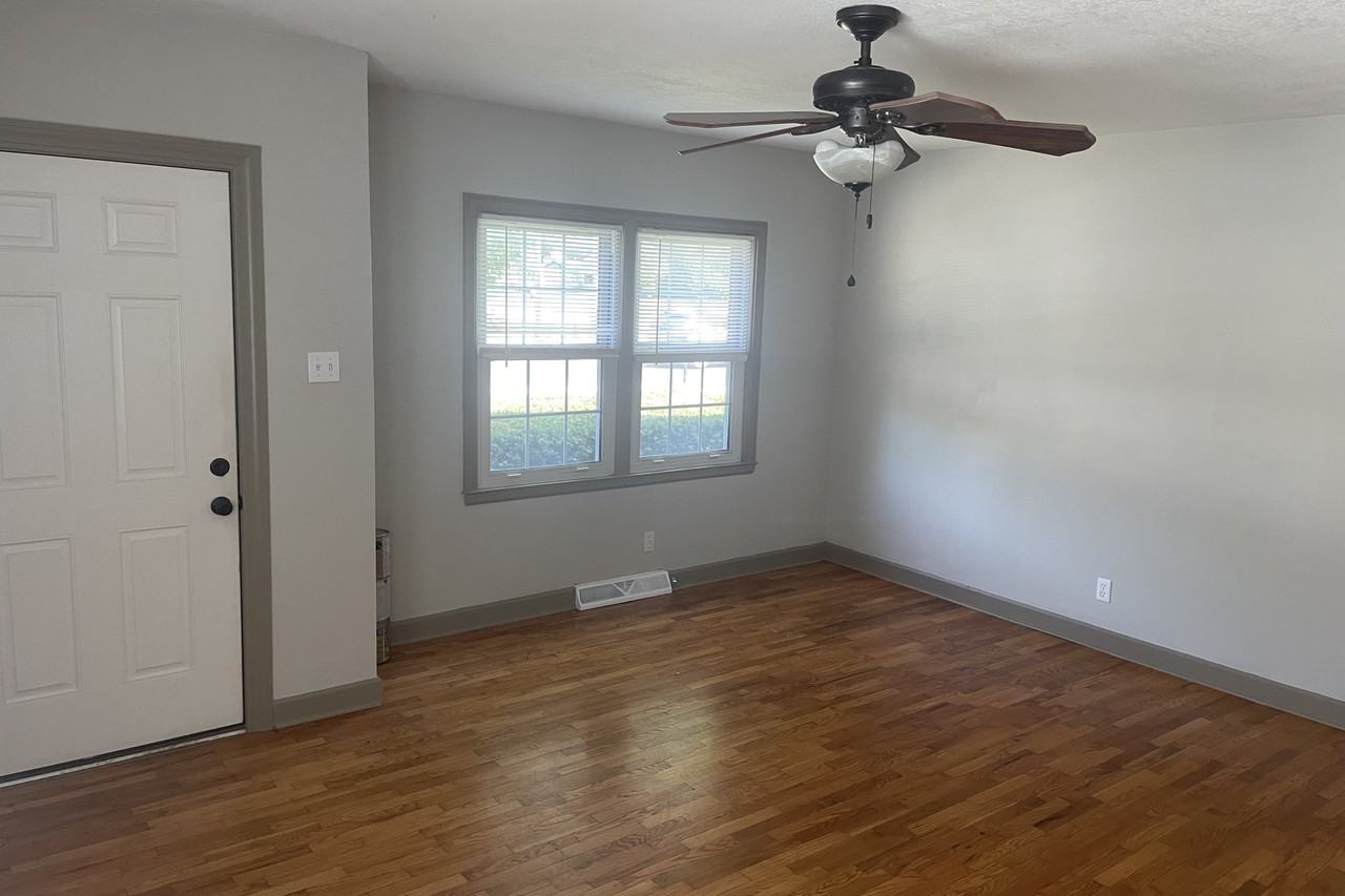 1505 N Kansas Ave - Photo 2 of 21