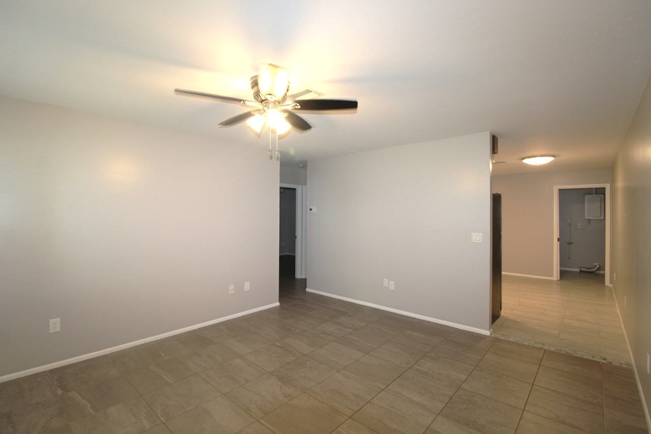 606 Briarwood Rd - Photo 3 of 13