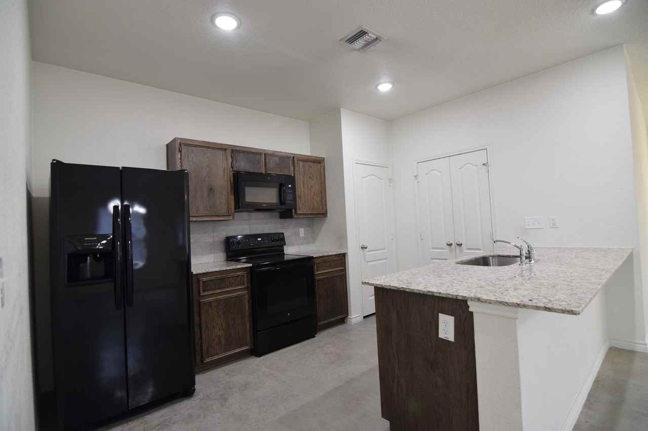 1002 Barbara Jordan - Photo 3 of 16