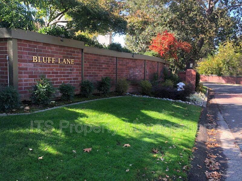 8868 Bluff Ln - Photo 3 of 39