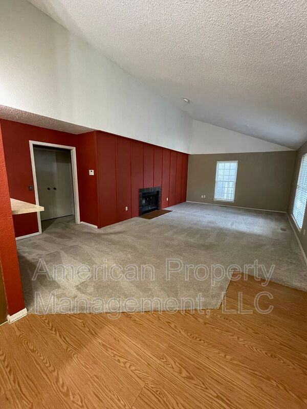 4407 S Gum Ave - Photo 2 of 14