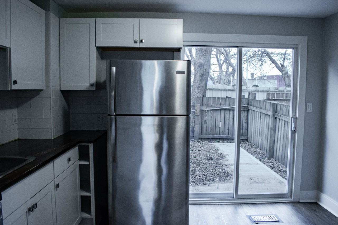 211 Caroline Street North - Photo 3 of 12