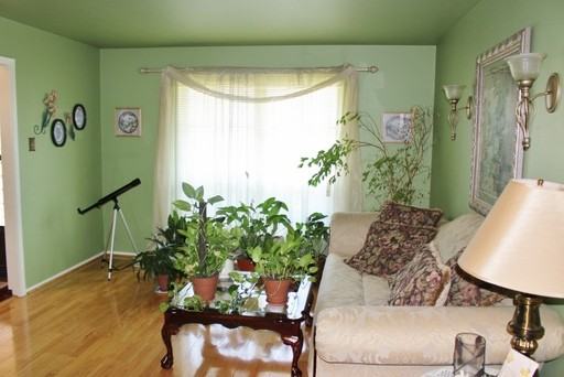 2106 Tosca Ln - Photo 2 of 10