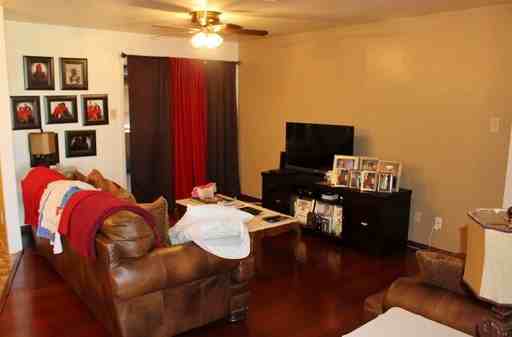 2106 Tosca Ln - Photo 3 of 10