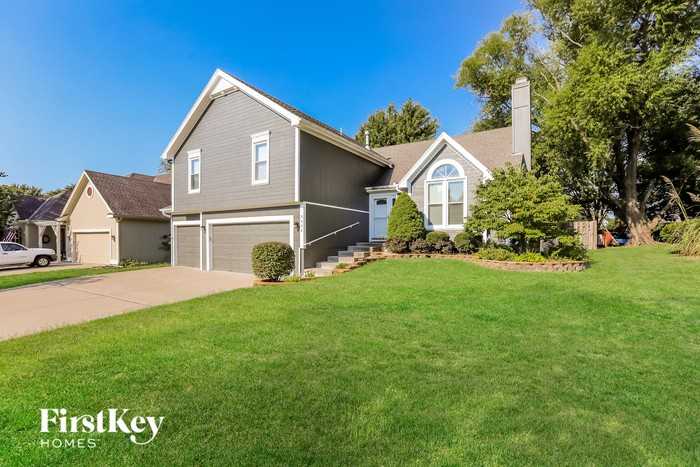 8804 N Polk Ave - Photo 2 of 14