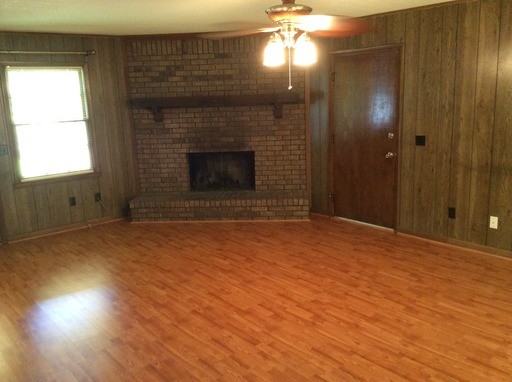 203 Rockdale Ct - Photo 2 of 10