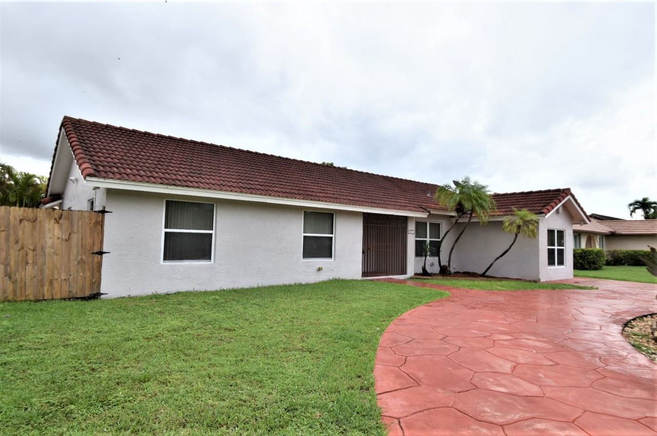 4361 Sw 146th Ct - Photo 2 of 20