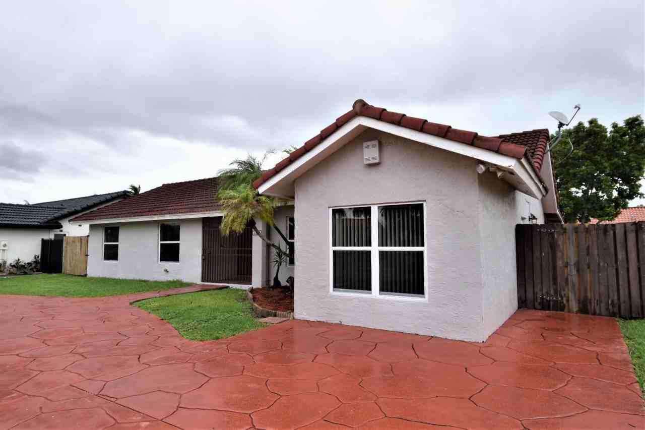 4361 Sw 146th Ct - Photo 3 of 20