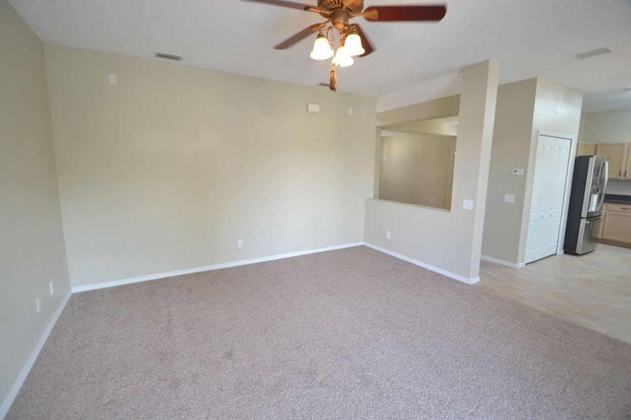 1241 Brooke View Dr - Photo 3 of 8