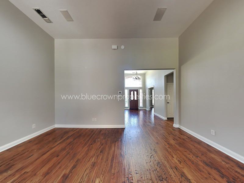 712 Chapel Ct - Photo 3 of 22