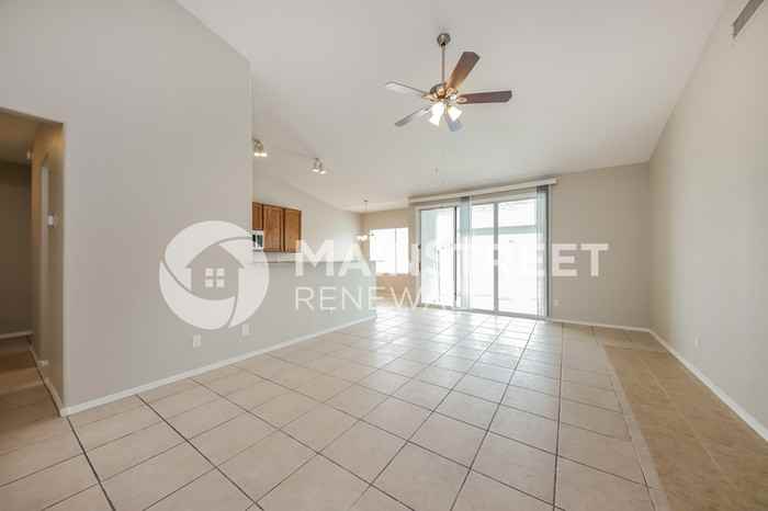 208 W Marco Polo Rd - Photo 3 of 16