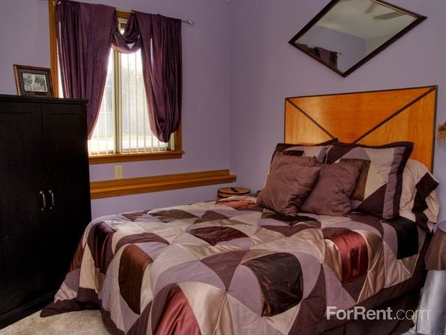 Robbins Nest Apartments - Photo 2 of 31