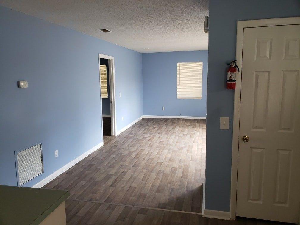 444 S Brunswick St - Photo 2 of 5