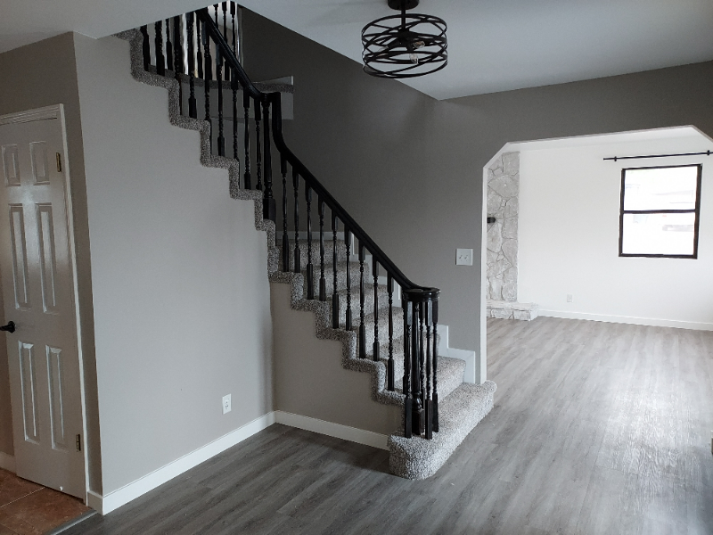 820 Harrison Dr - Photo 2 of 17