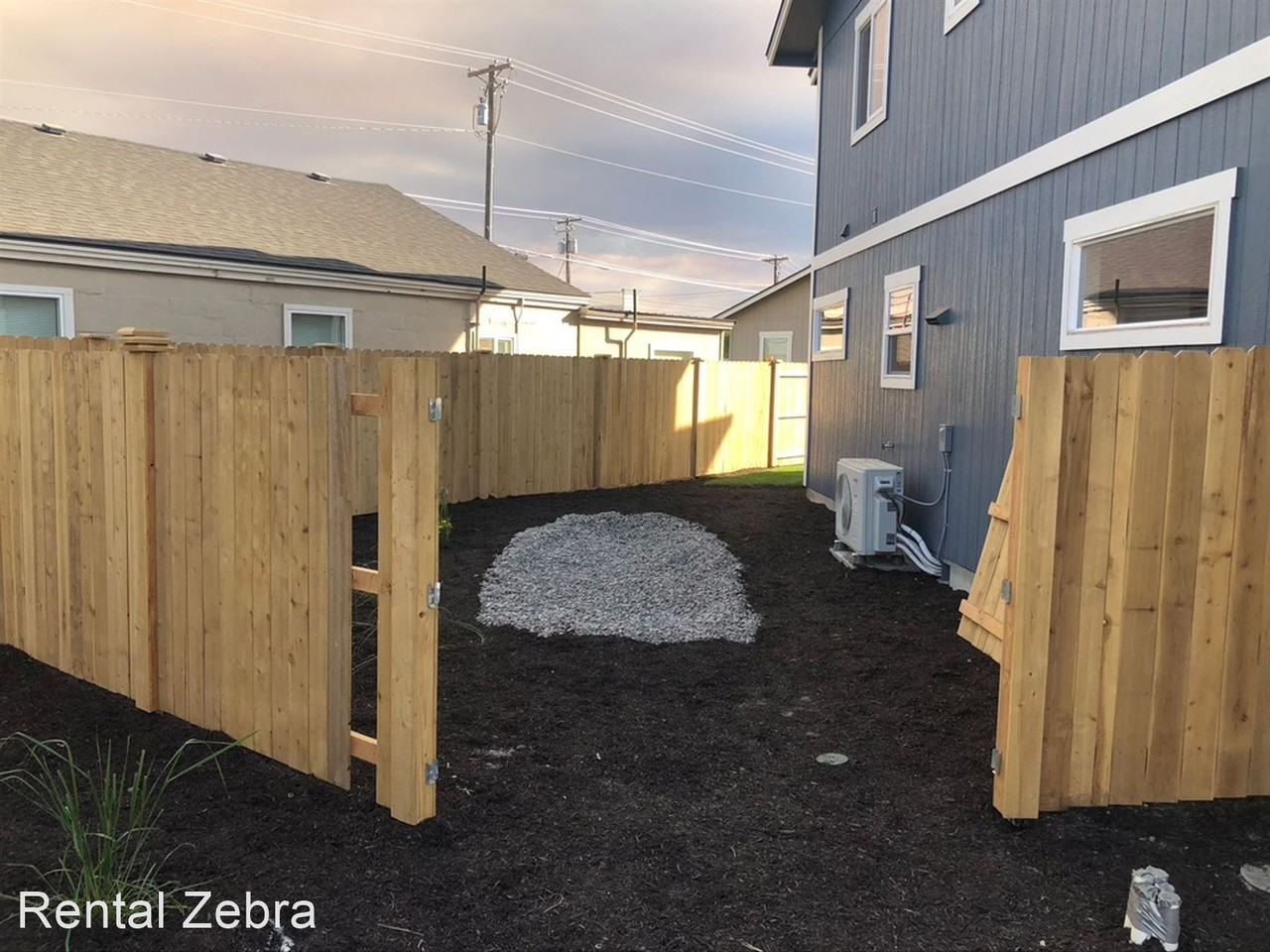 1680-1682-1684 SW Salmon Ave - Photo 3 of 16