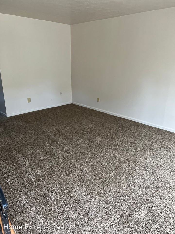 951 Taylorsview - Photo 2 of 5