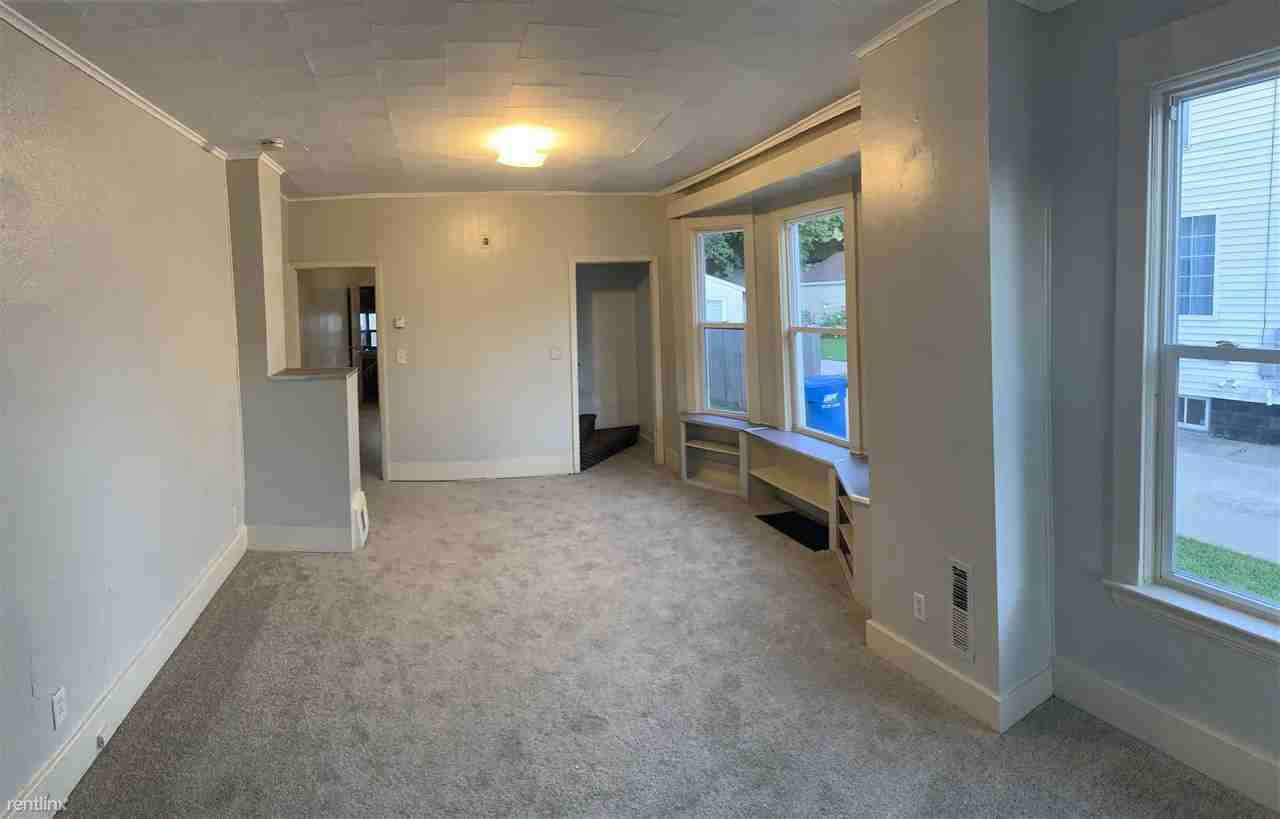 2018 Arnold Ave Sw - Photo 3 of 10